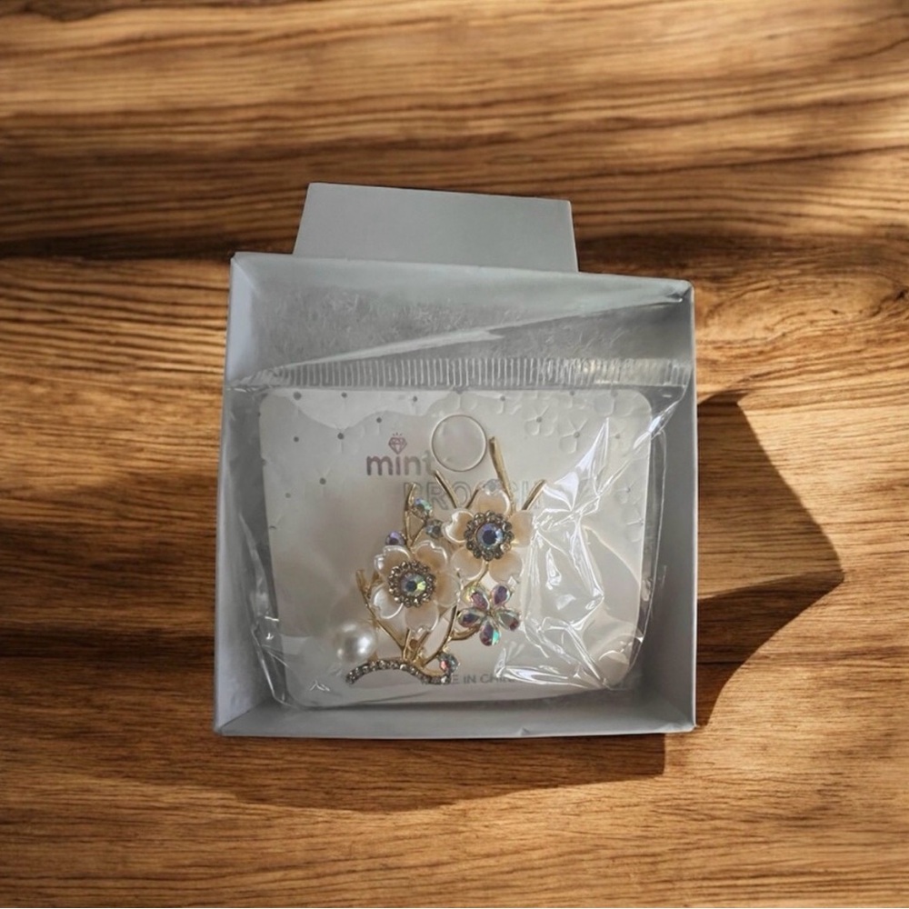 4-pc Brooch Bundle - Picture 5 of 5